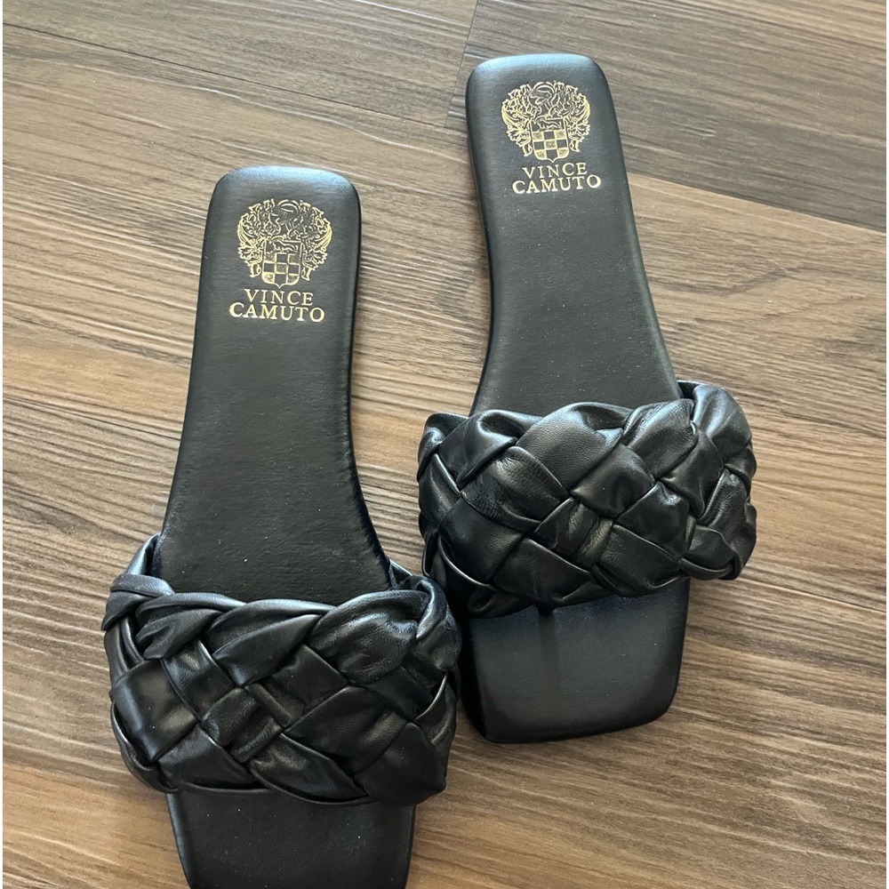 Vince Camuto adorable flat!